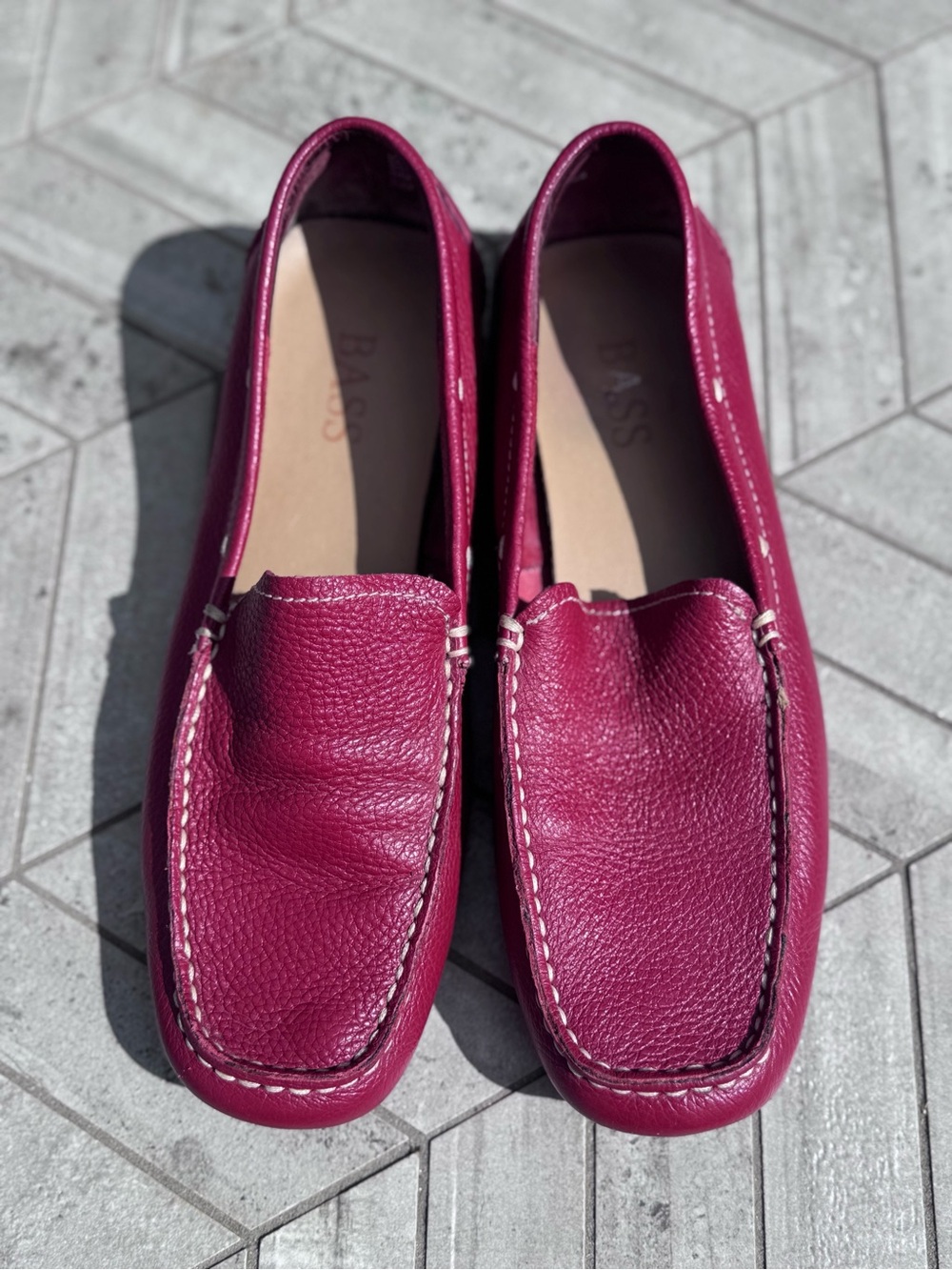 Bass Berry Pebbled Leather Loafers Women's Slip-On Comfort Shoes size 9
